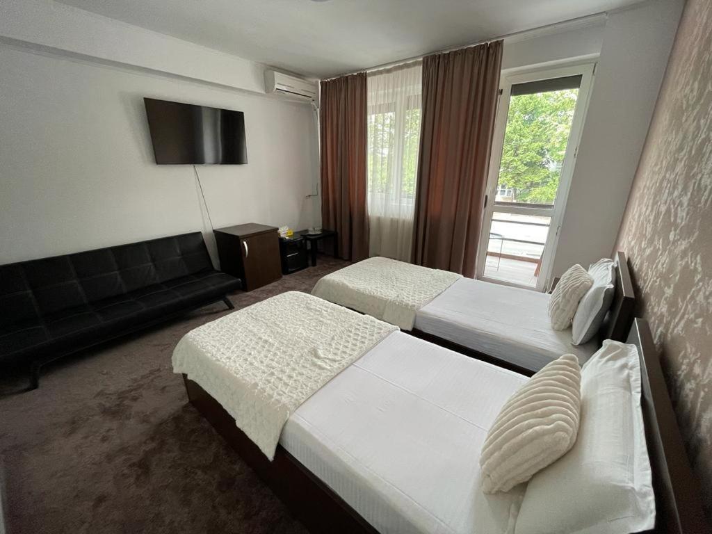 Hotel Rivoli Bucarest Esterno foto