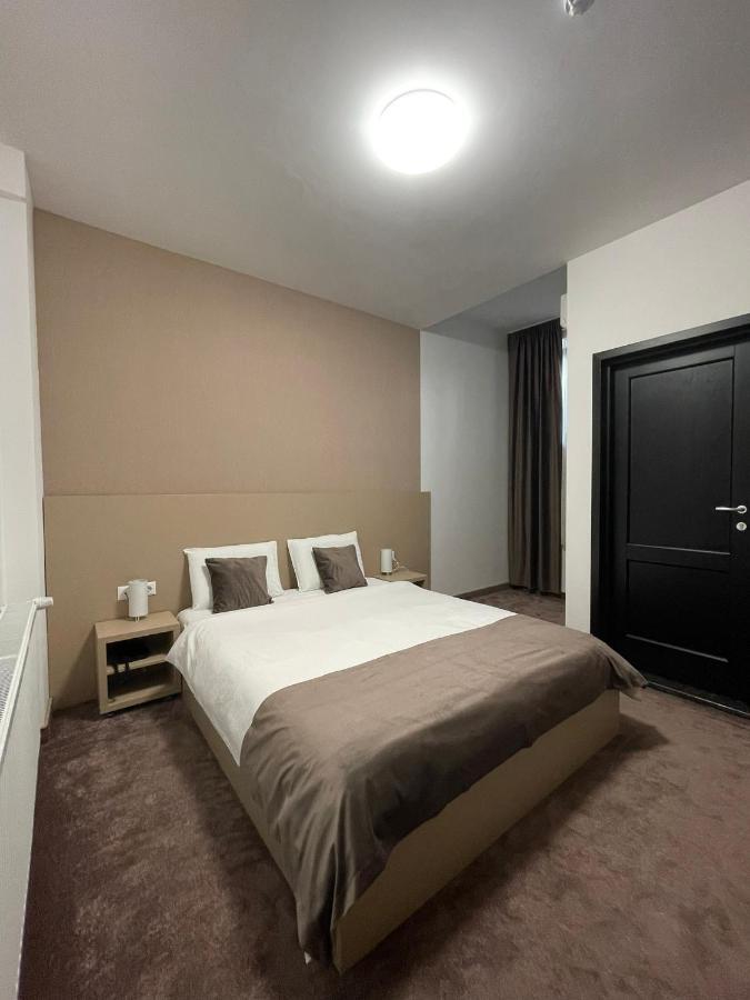Hotel Rivoli Bucarest Esterno foto